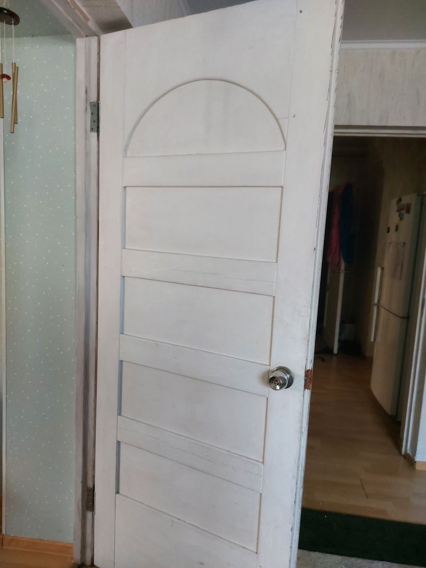 Двери деревянные  под покраску,  2 шт размер 2 на 80