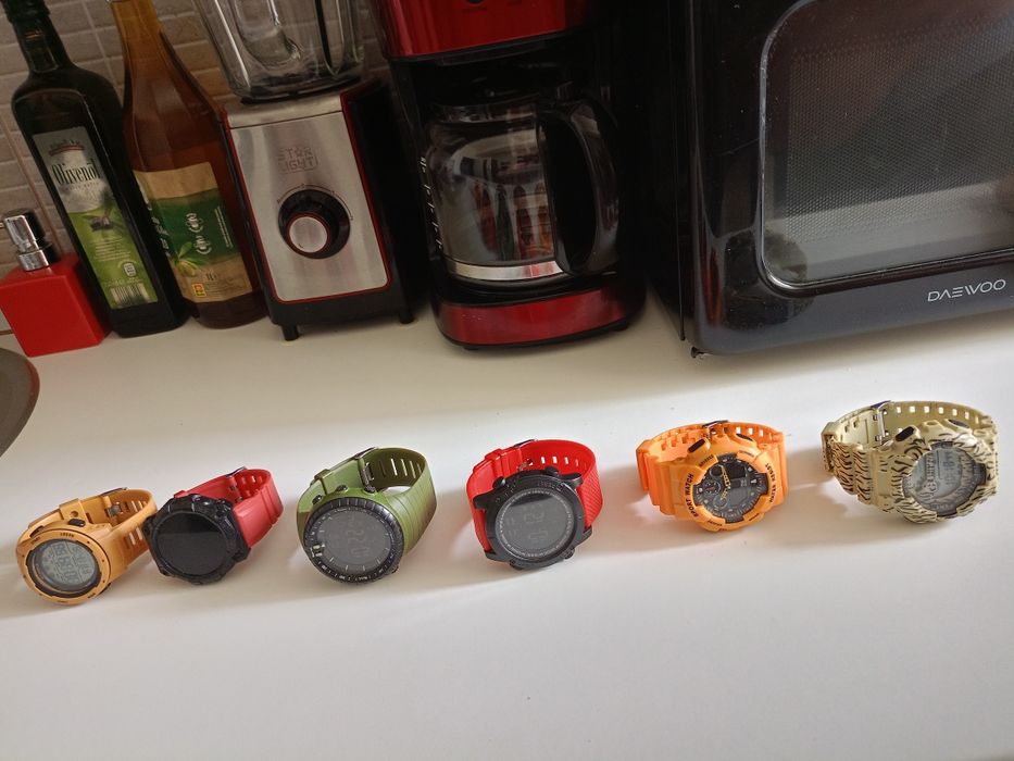 Vând ceasuri ,curea silicon,Water Resist,noi , calitate.