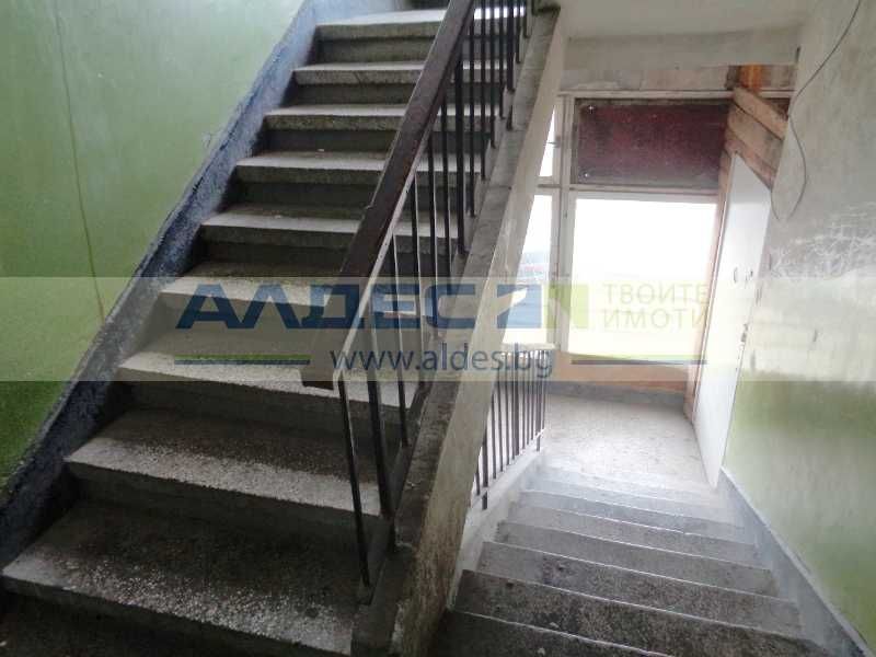 Продава се Тристаен апартамент в Радомир - 94 кв.м за 852 €/кв.м - Снимка #14