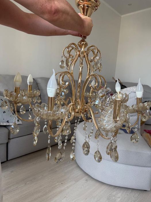 Продам люстру в хорошем состоянии