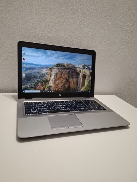 Laptop  cu i5 generația a 7 a