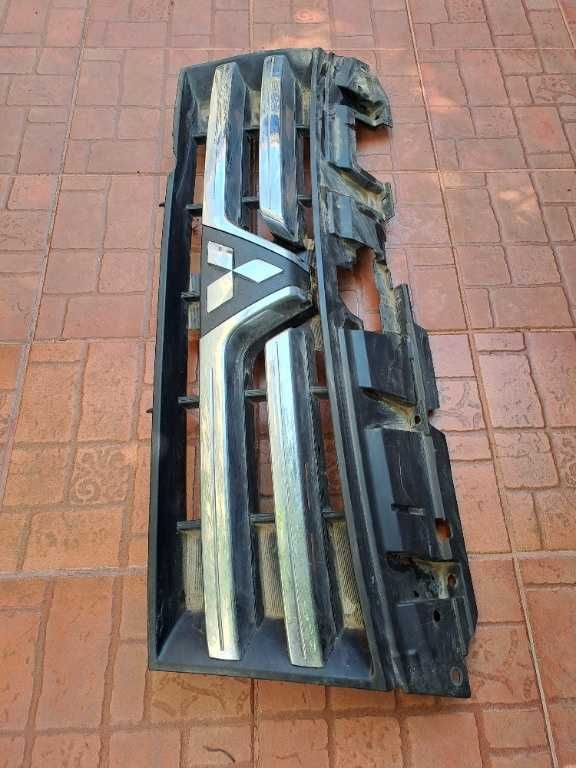 Grila radiator Mitsubishi Pajero 4 an 2007-2010 originala