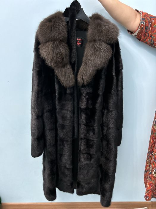 Шуба норковая черная, ворот куница