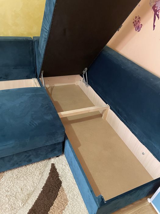 Vand coltar 3m/2m cu catifea  foarte putin folosit