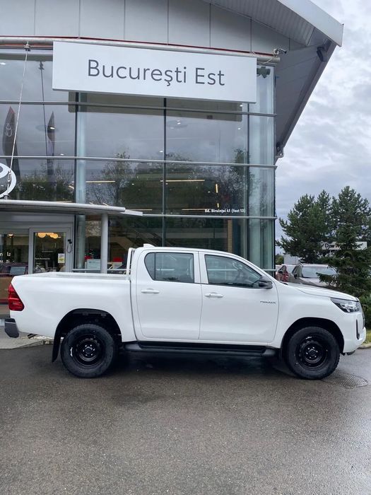Toyota Hilux Toyota HILUX Double Cab 2.8D 6MT Comfort
