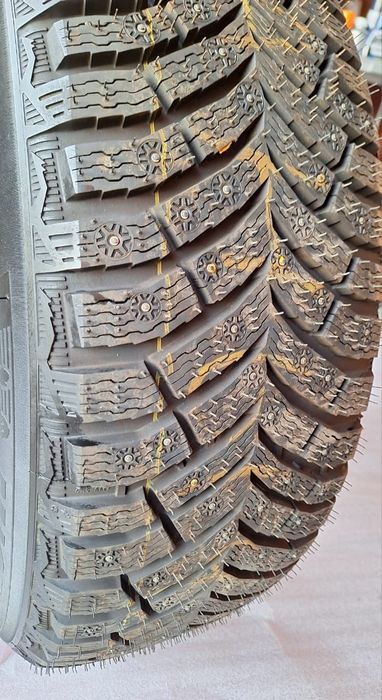 Продам  новую зимнюю шину Michelin X-Ice north4