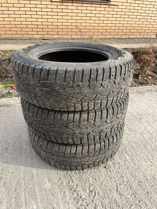Зимняя шина 215,65,16.
