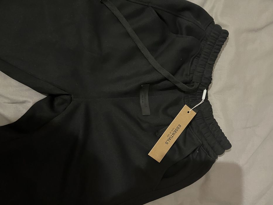 Чисто нов комплект на Essentials