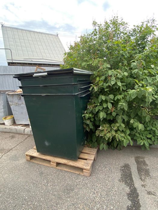 Мусорный бак контейнер