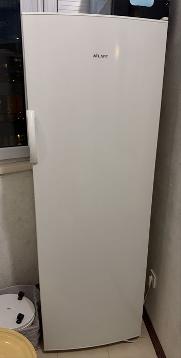 Продам Морозильник Atlant 243 л белый
