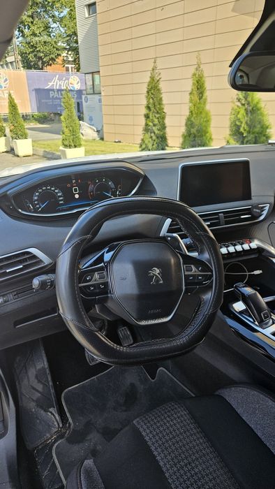 Vând Peugeot 3008