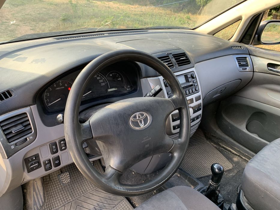 На части. Тойота Авенсис Версо, 2002 г., дизел, 2000 куб., 116 к.с