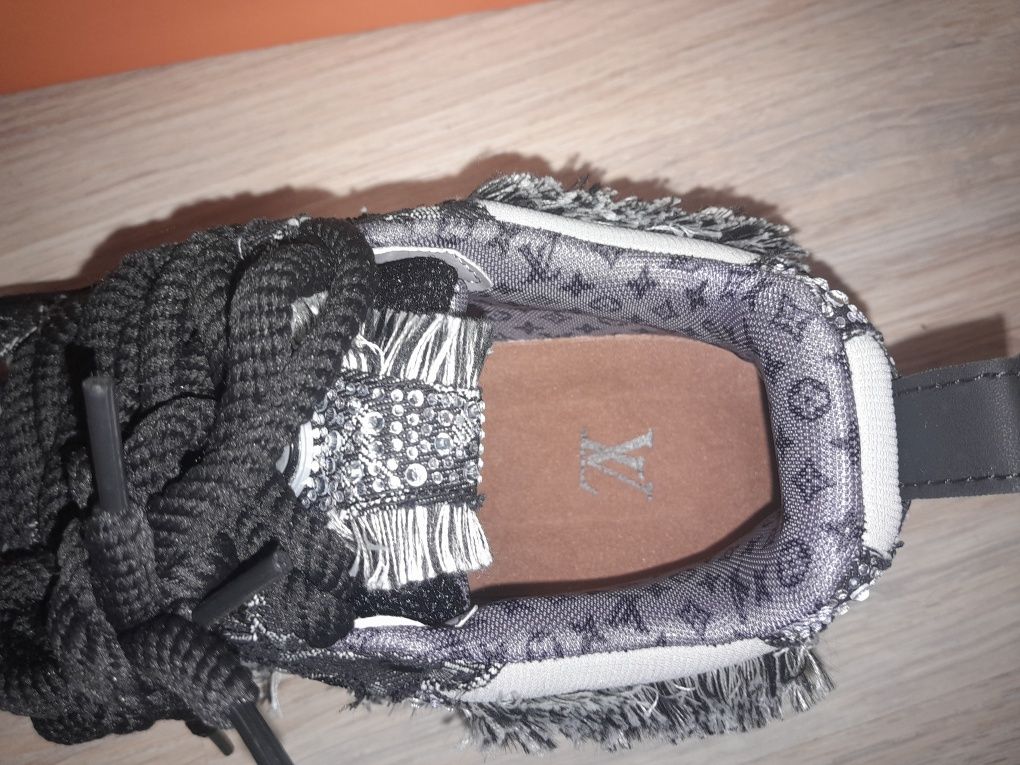 Louis Vuitton skate crystal