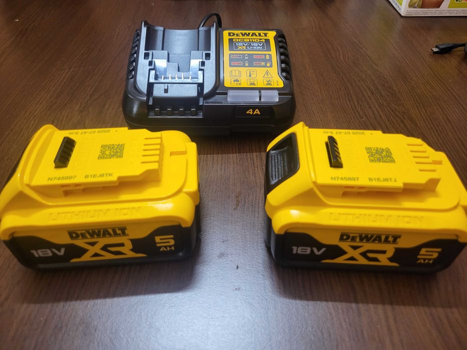 Чисто нова акумулаторна водоструйка Dewalt+ 2 батерии и зарядно