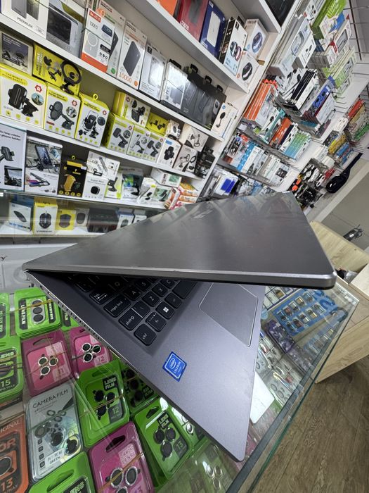 Kompyter asus noutbo sotladi