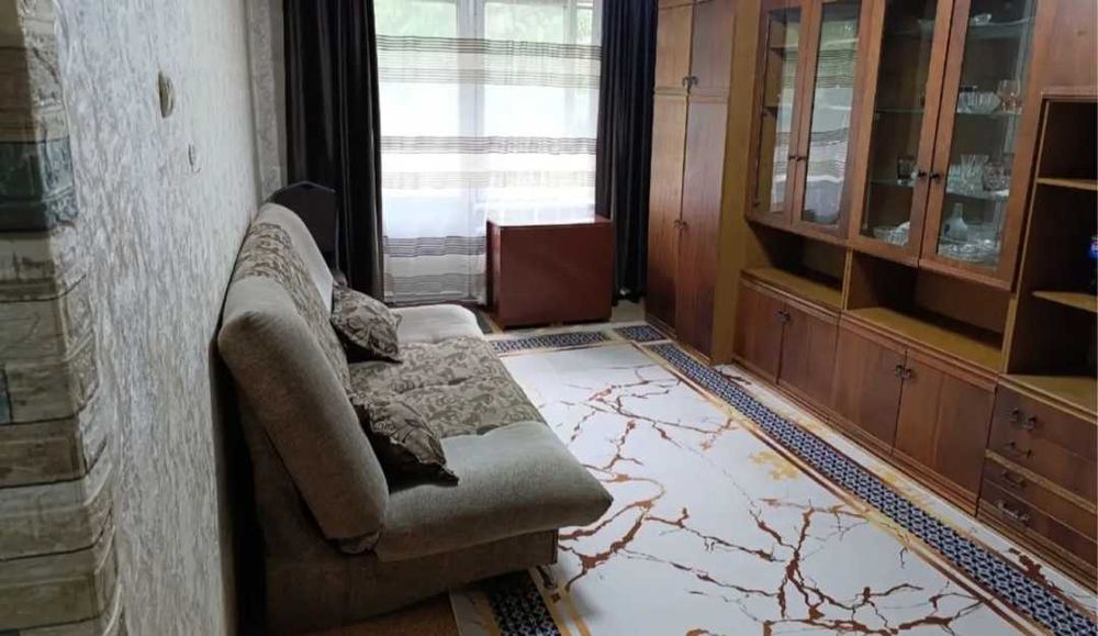 Отдам бесплатно кровать шкафы,паласы,кресла,диван, машинка стиральная