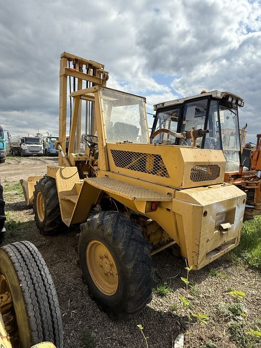 Stivuitor teren accidentat si cupa incarcare 4x4