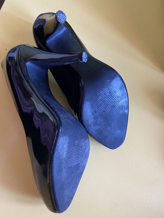 Лачени черни токчета H&M