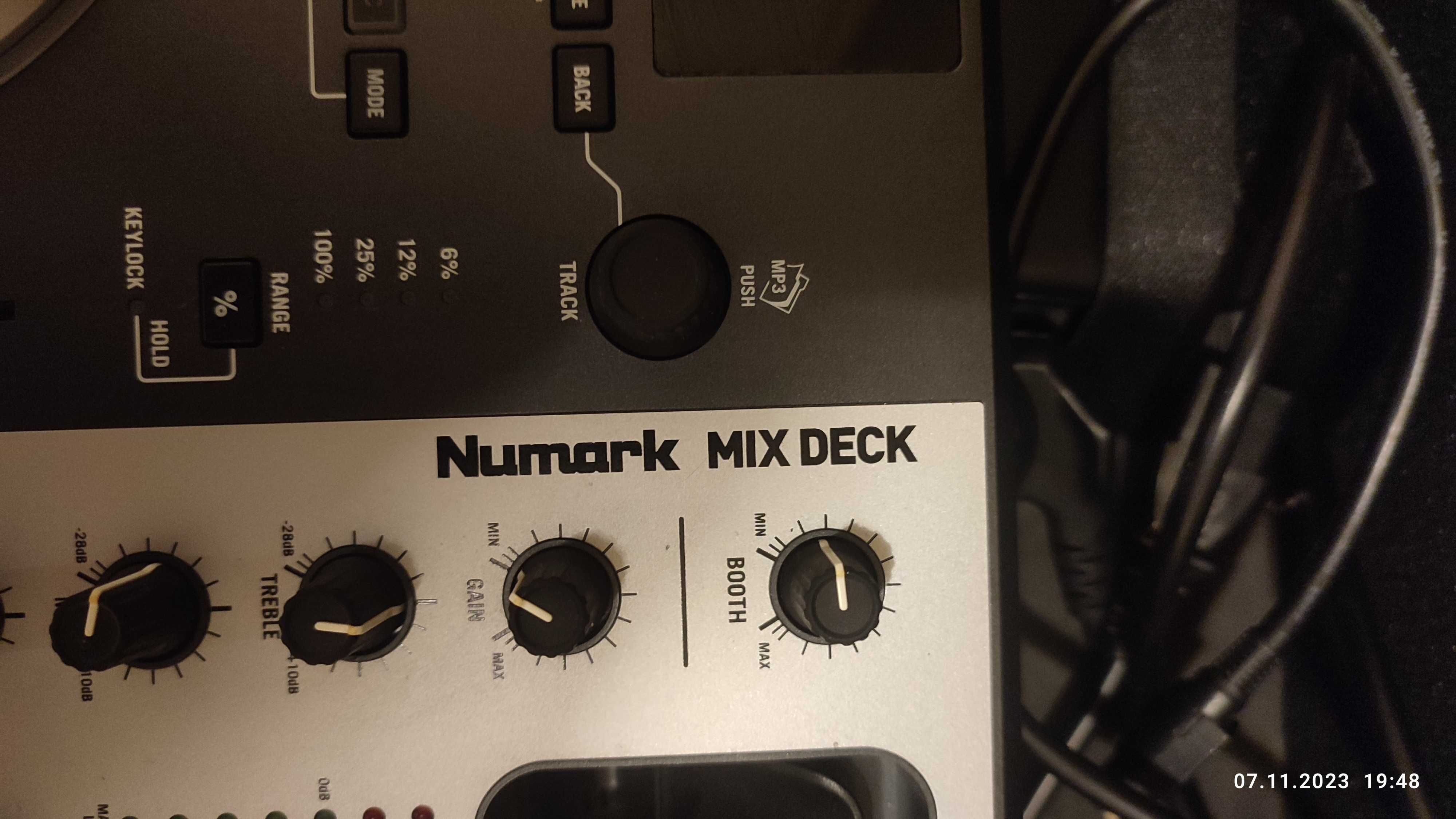 Продавам Numark Mixdeck+flight case