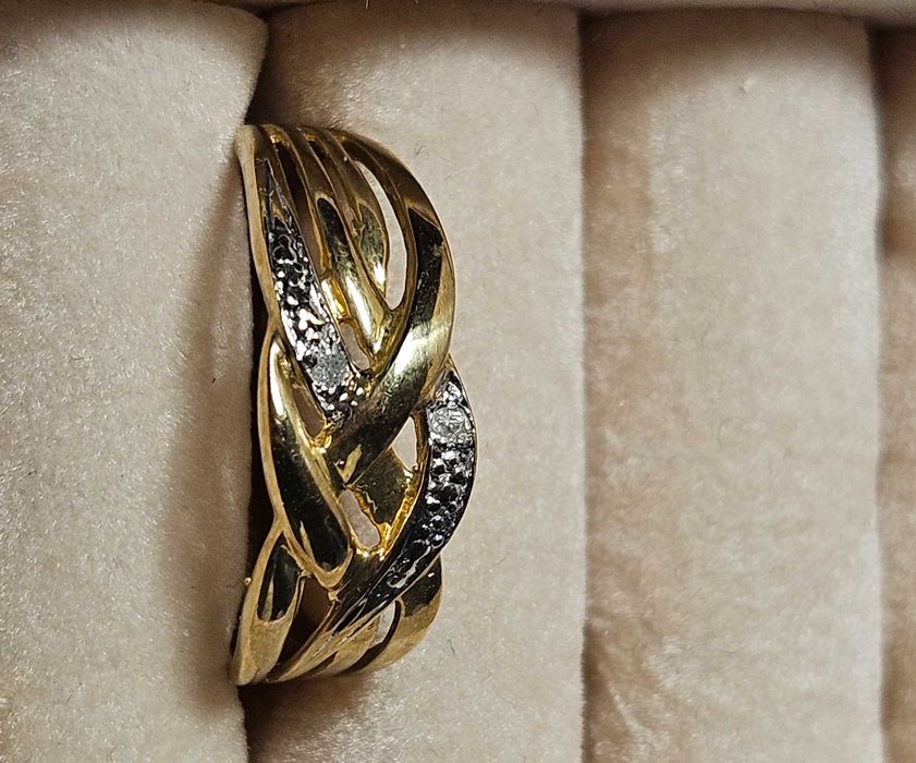 Золотое кольцо с бриллиантами