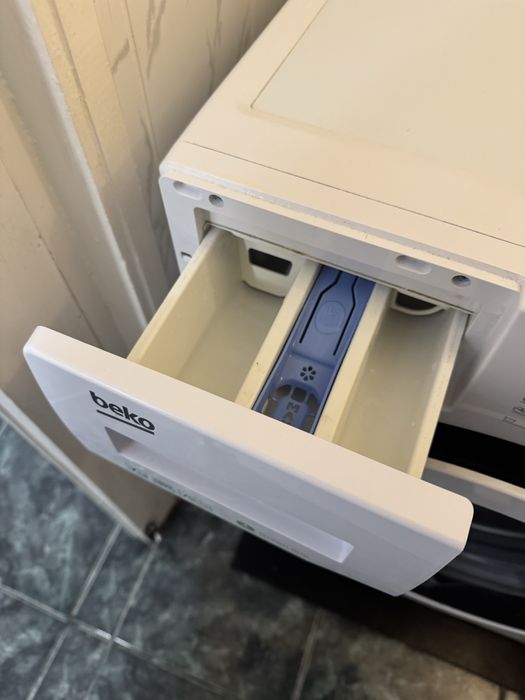 Vand masina Beko, de spalat haine