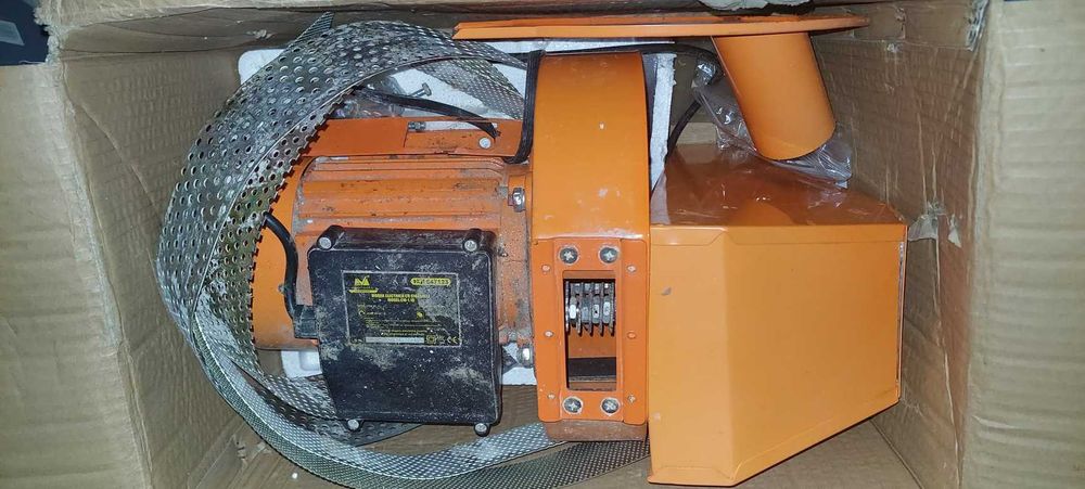 Moara Electrica cu Ciocanele EPTO Evotools 647123 1100W 180 kg/h