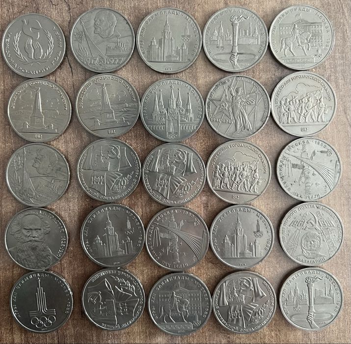 Монеты рубли юбилейные, каждая монета по 1500 тенге