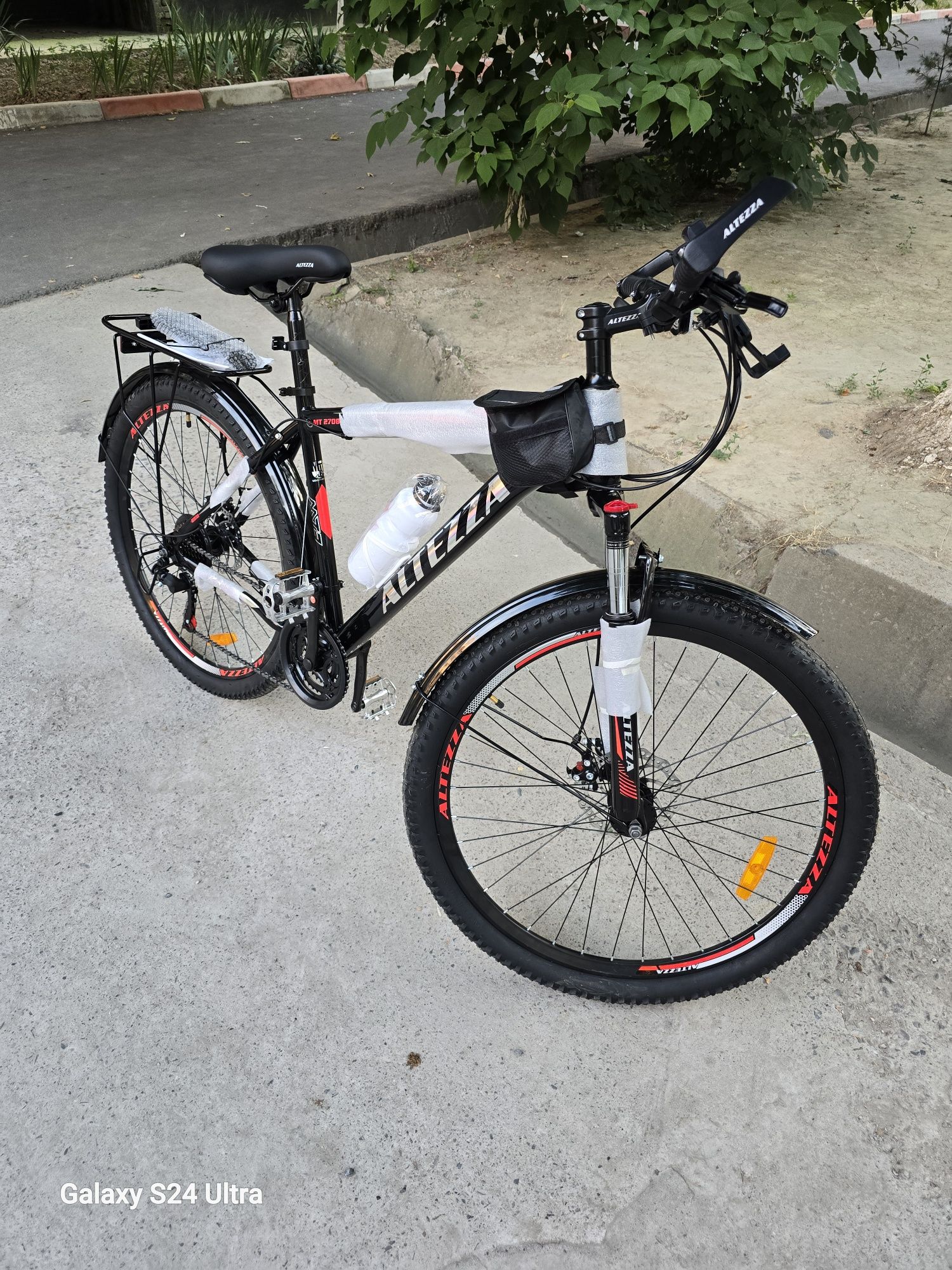 Velosiped yangi sotiladi