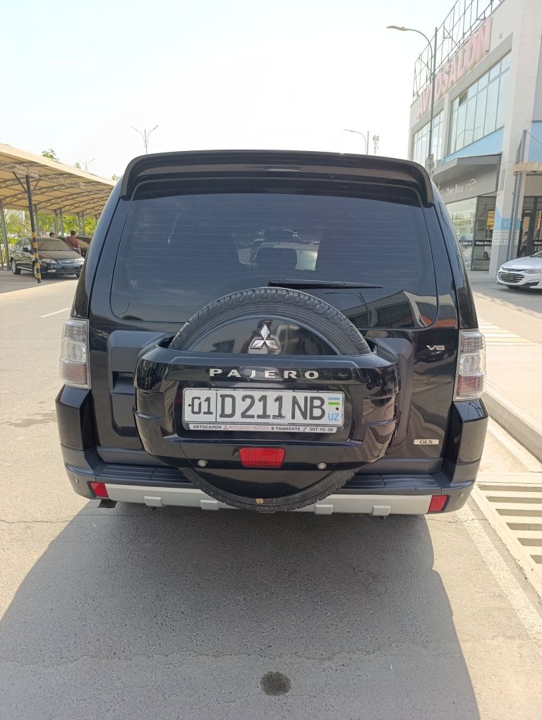 Mitsubishi pajero sotiladi