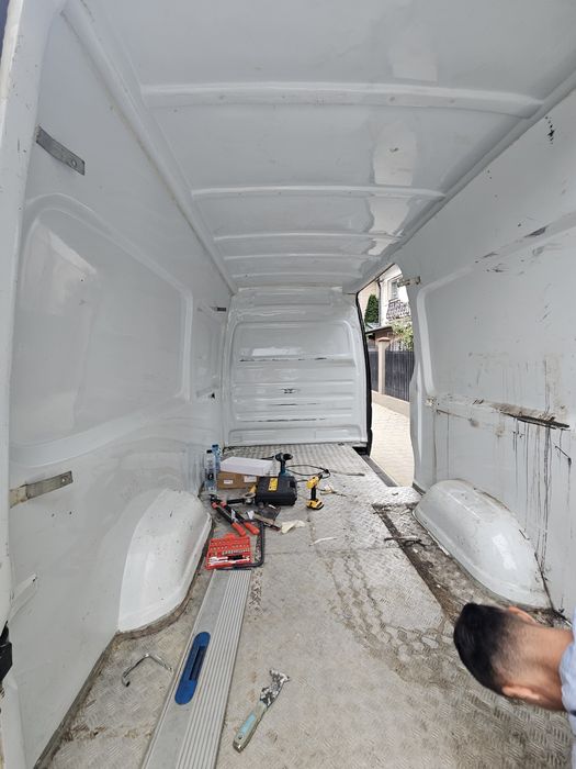 Interior fibră de sticlă + podea aluminiu Sprinter L2H2 – 2009
