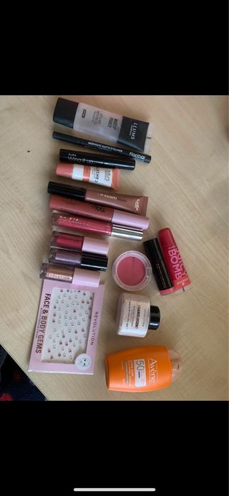 Гримове Maybelline, Revolution, Essence, Loreal и др