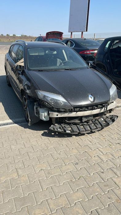 Dezmembram Renault Laguna 3 2.0dci din 2011