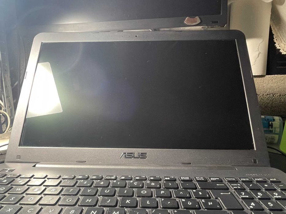 Laptop Asus R557L – i7-4510U, 4GB RAM, 1TB HDD, GT 820M 1GB 15.6″