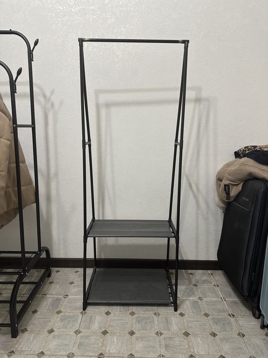 Вешалка для футболок рубашек