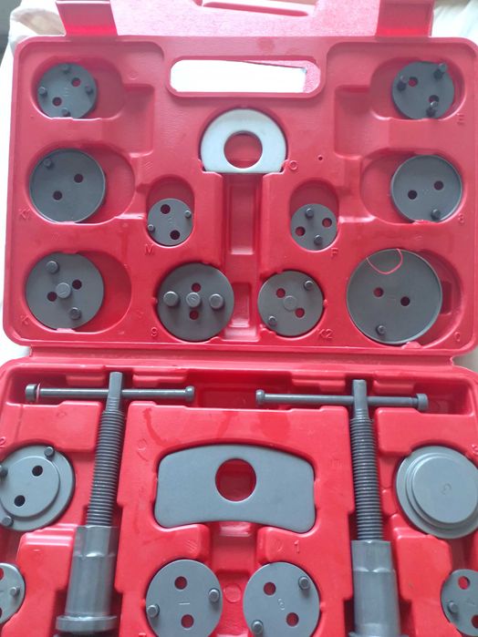 Presa SelTech Spania pentru pistoane(etriere) de frana 22 piese,nouă