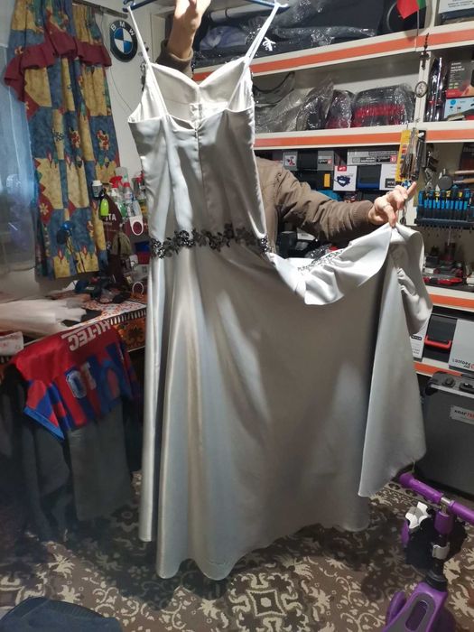 Абитуриенска рокля