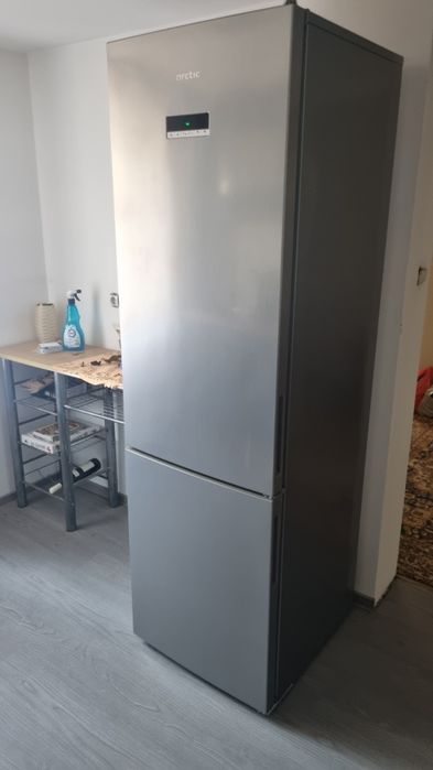 Vanc combina frigorifica Arctic aproape noua