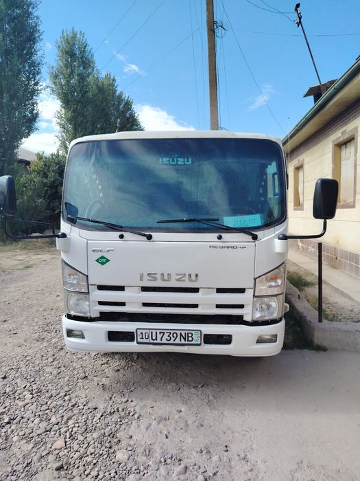 Исузи самасвал сотилади