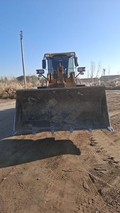 Traktor Hon sotiladi