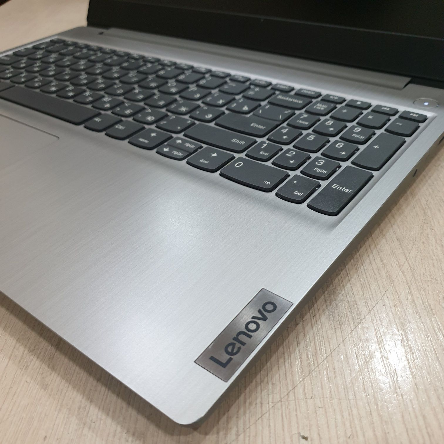 4 ядерный i3 офисный ультрабук Lenovo ideapad 3