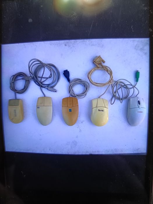 Masuri și o tastatură vechi