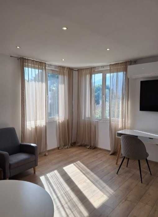 Дава се под наем Двустаен апартамент в София, Изток - 75 кв.м за 792 € - Снимка #4