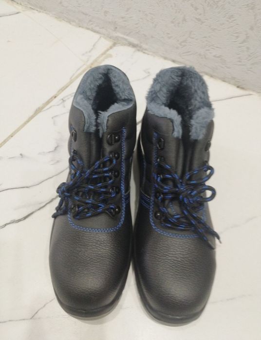 Зимняя обувь хорошего качества размер 41