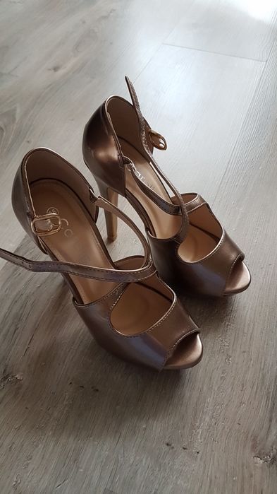 Pantofi Caroline aurii