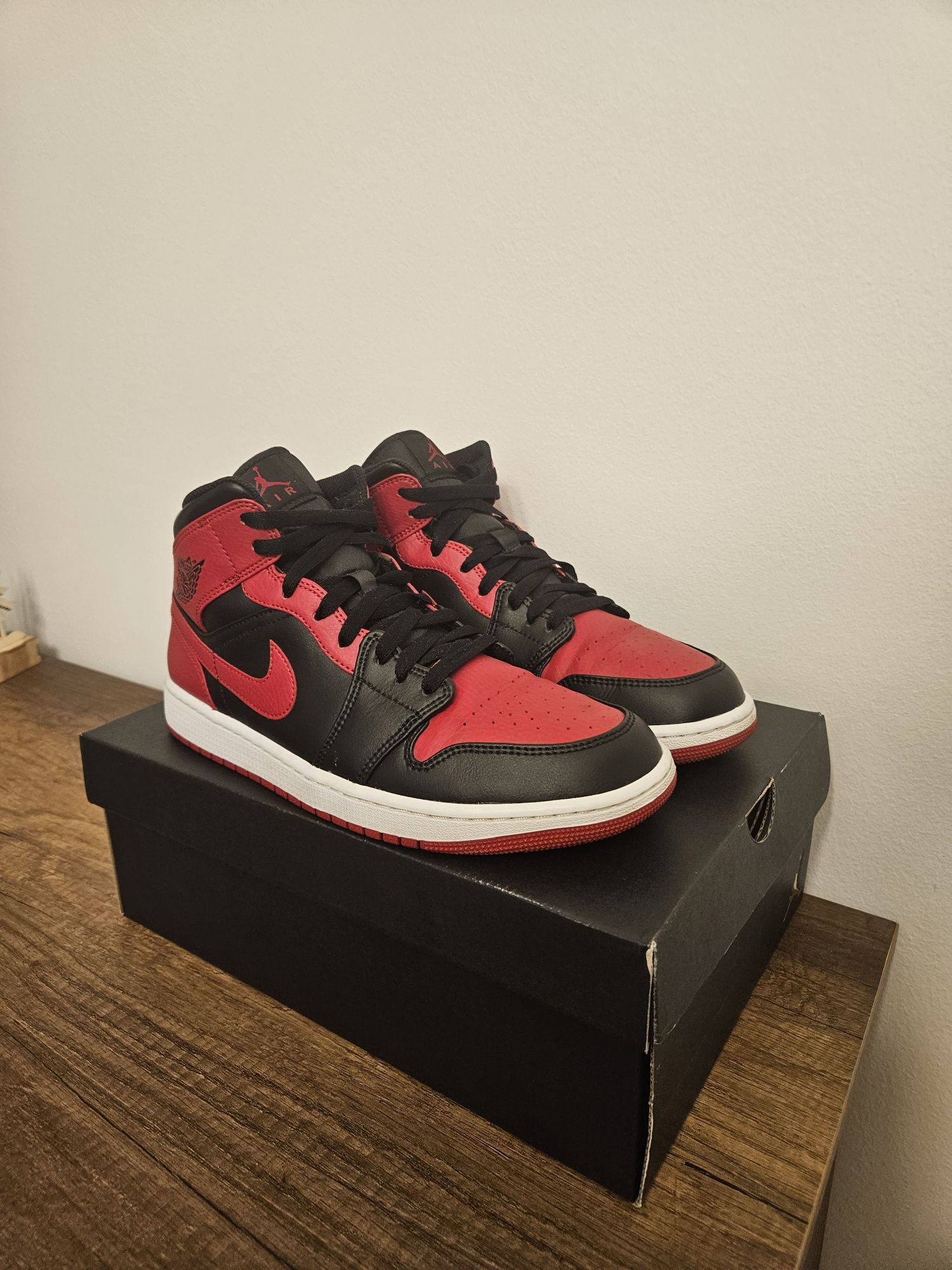 Nike Jordan 1 Mid Alternate Bred 44