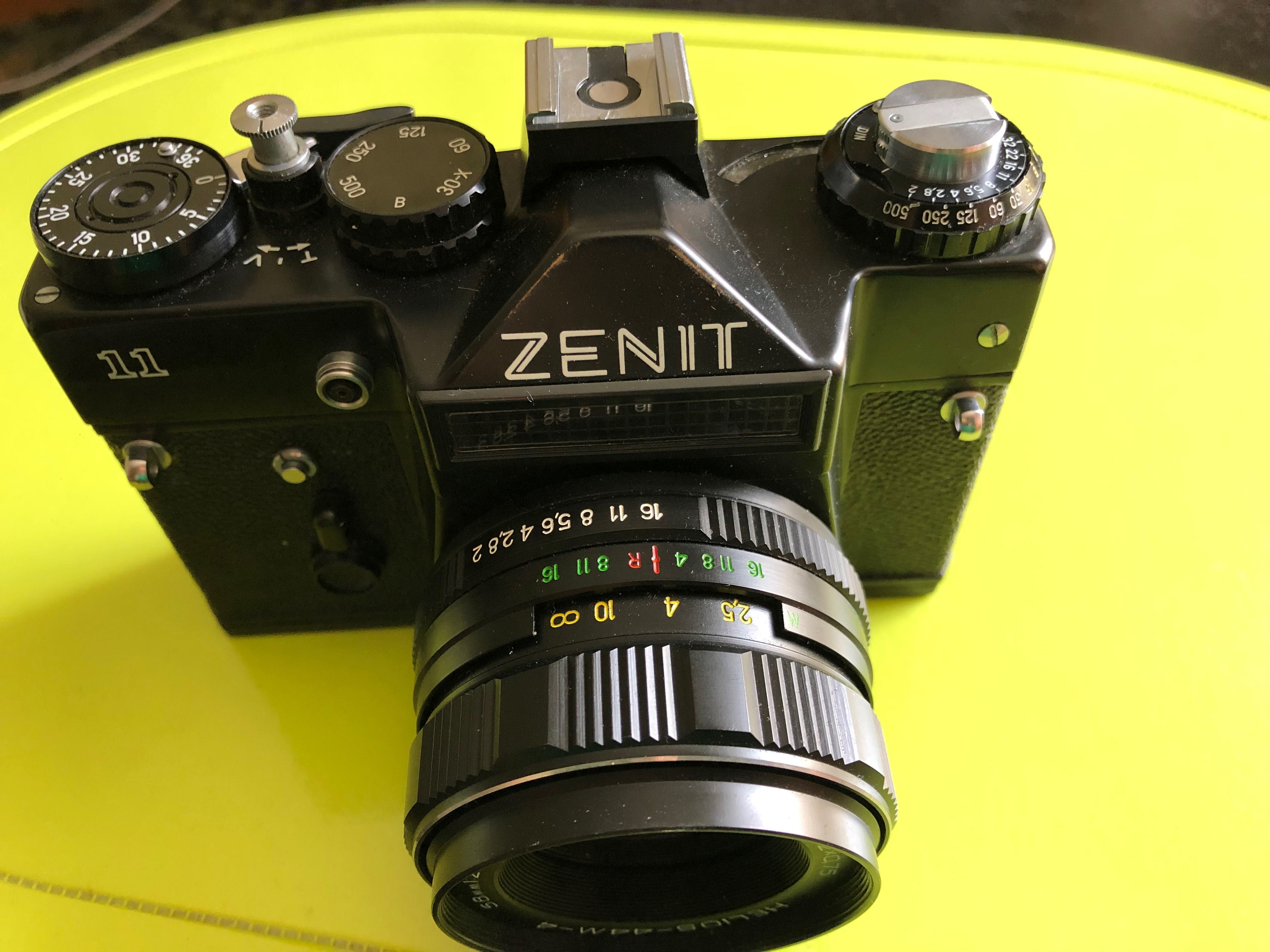 Aparat foto Zenit 11 vintage de colectie functional, stare foarte buna