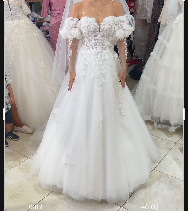 Булчинска рокля с цветя