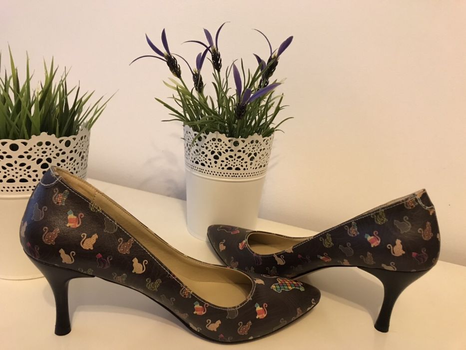 Pantofi noi chic din piele, cu pisici, 39