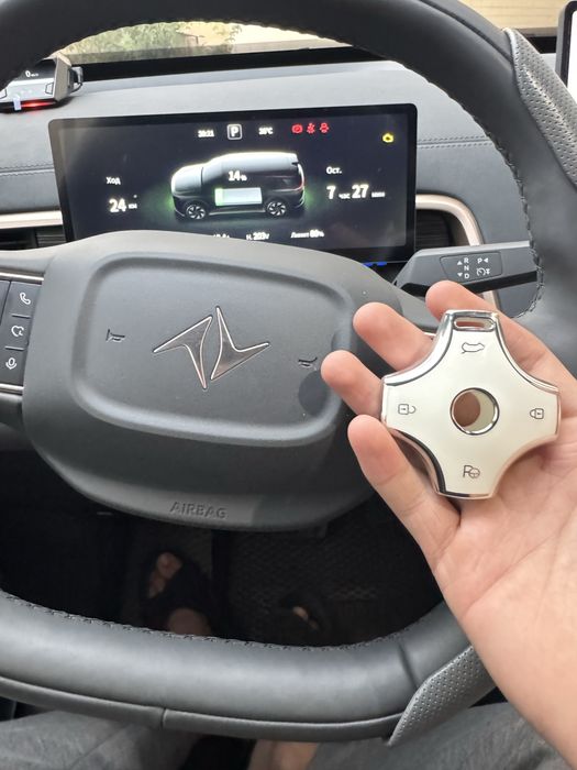 Dongfeng EP008 uchun kalit korpusi (oq va qora rangda)