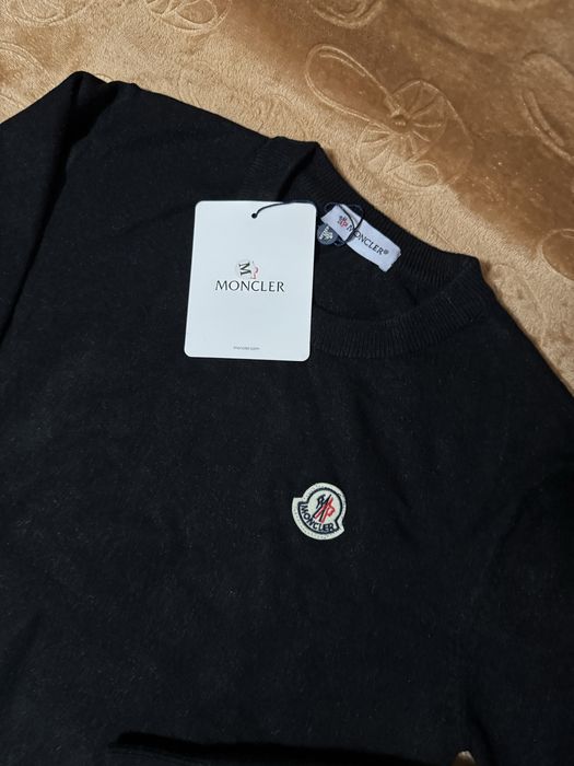 Pulover negru din lână fină – stil premium și rafinat